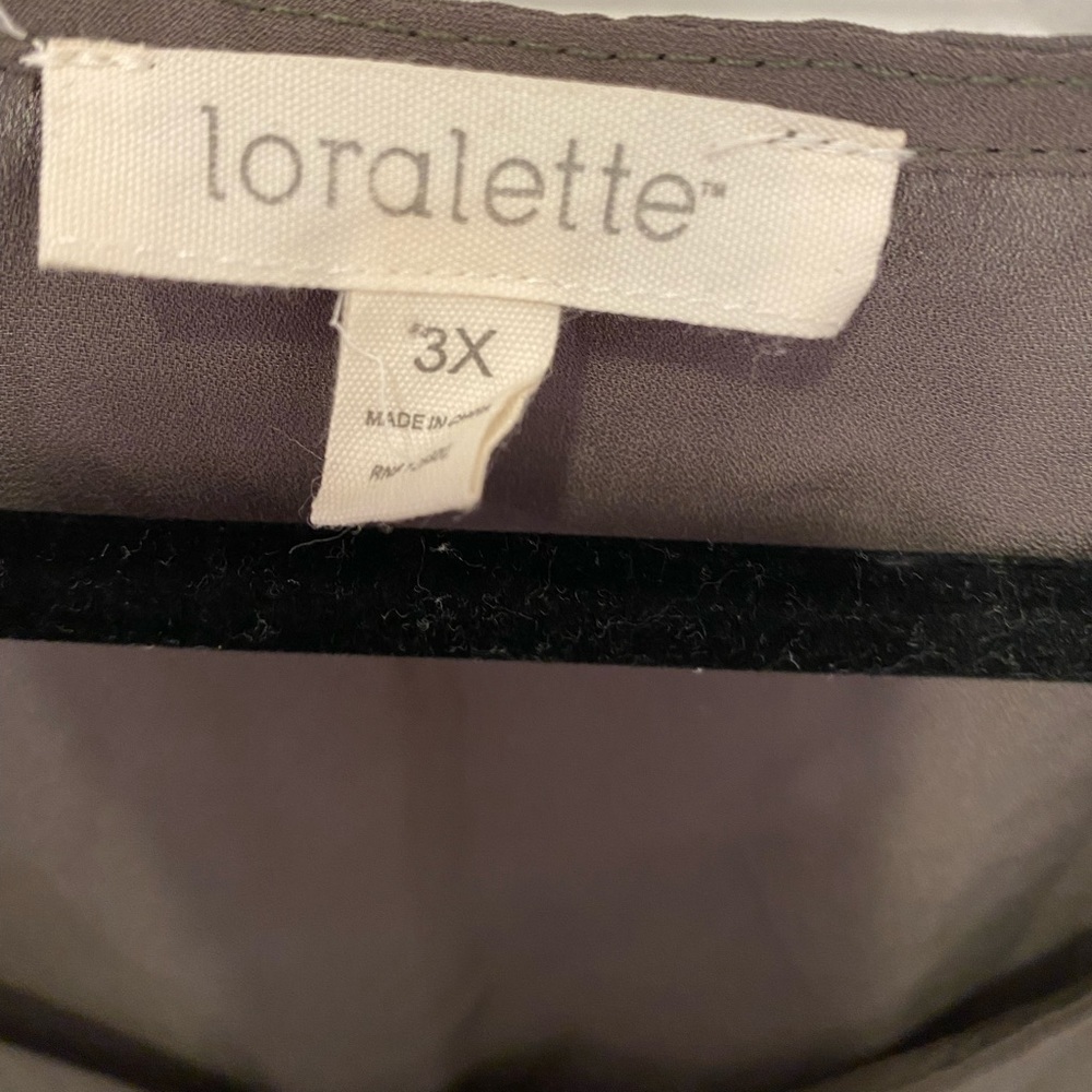 Plus Size Top​​​​​​​​​​ - Picture 2 of 5